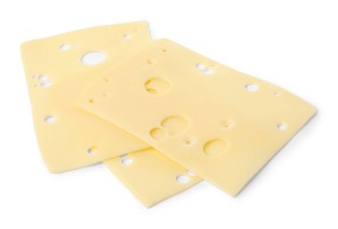 Lezzetli taze peynir dilimleri beyaza izole edilmiş, manzaranın üstünde.