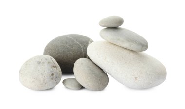 Beyaz üzerine izole edilmiş farklı taşlardan oluşan bir grup.