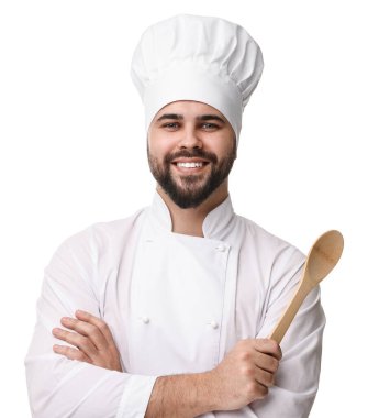 Üniformalı genç aşçı beyaz arka planda tahta kaşık tutuyor.