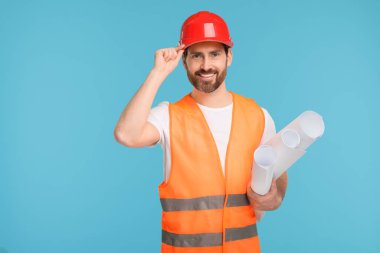 Açık mavi arkaplanda taslak olan sert şapkalı mimar