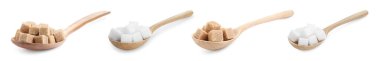 Tahta kaşıklardaki farklı şeker küpleri beyaz ve sette izole edilmiş.