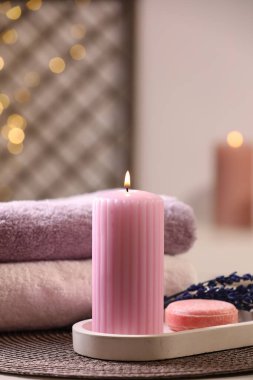 Masada farklı spa ürünleri bulunan güzel kompozisyon, metin için boşluk