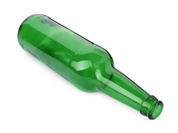 Jedna Pusta Zielona Butelka Piwa Odizolowana Białym — Zdjęcie stockowe