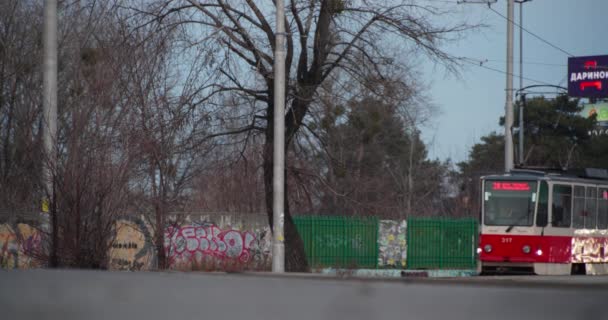 키예프 우크라이나 2022년 도시를 통과하는 — 비디오