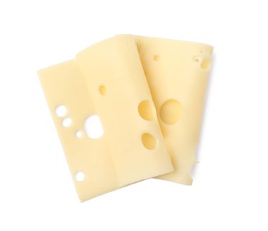 Lezzetli taze peynir dilimleri beyaza izole edilmiş, üst manzara