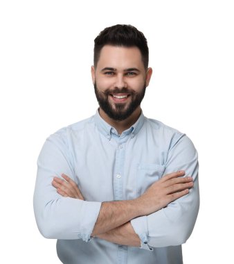 Beyaz arka planda bıyıklı mutlu genç adamın portresi.