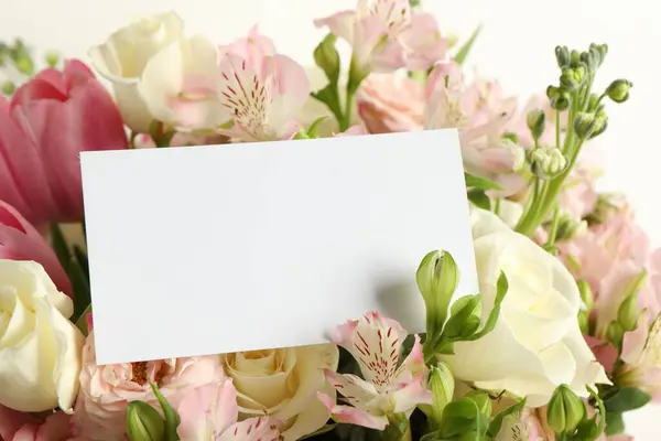 Feliz Dia Mãe Lindas Flores Com Cartão Branco Fundo Claro — Fotografia de Stock