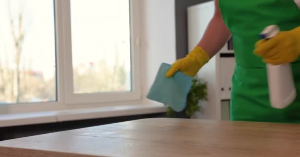 Janitor Polishing Table Office Closeup Cleaning Service — Stock Video