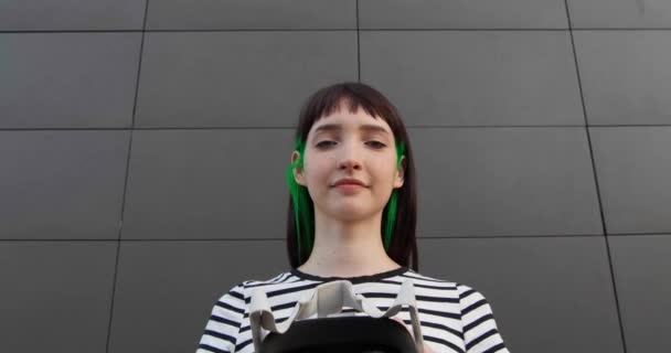 Experience Young Woman Putting Virtual Reality Headset Camera Low Angle — Stock Video