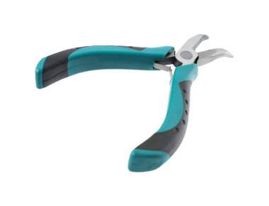 Bir bükük burun pensesi beyaza izole edilmiş.