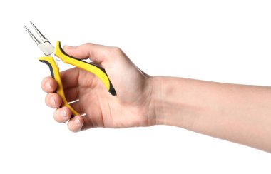 Burun kıvrımlı pense tutan kadın beyaz tenli, yakın plan