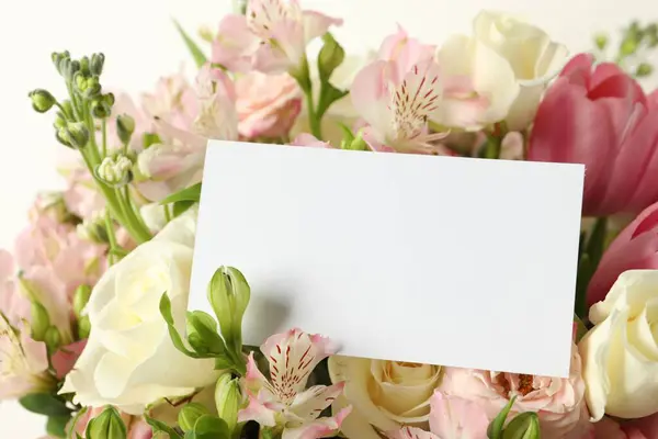 Feliz Dia Mãe Lindas Flores Com Cartão Branco Fundo Claro — Fotografia de Stock