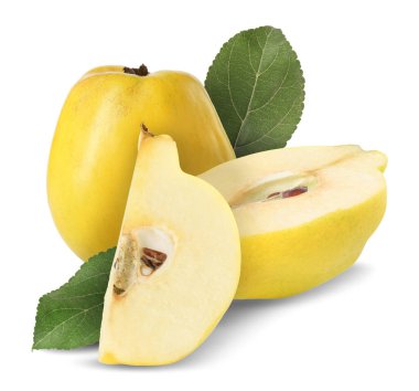 Lezzetli taze böğürtlenler ve beyaz yapraklar.