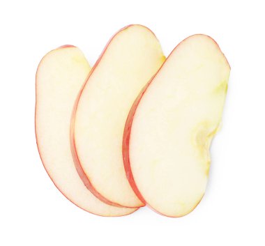 Olgun kırmızı elma dilimleri beyaza izole edilmiş, üst manzara