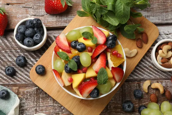 Tasty Fruit Salad Bowl Ingredients Wooden Table Flat Lay — Stock Photo, Image