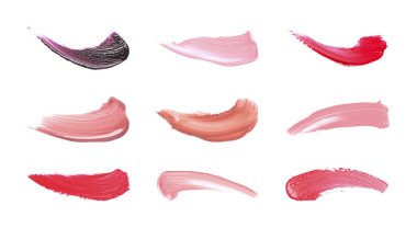 Beyaz arkaplan üzerindeki farklı renklerin dudak parlatıcısı, koleksiyon