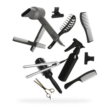 Beyaz arka plana düşen profesyonel kuaför araçları