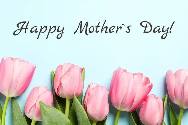 Szczęśliwego Dnia Matki Piękne Kwiaty Tulipan Jasnoniebieskim Tle — Zdjęcie stockowe