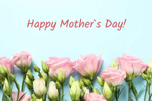 Szczęśliwego Dnia Matki Piękne Kwiaty Jasnoniebieskim Tle — Zdjęcie stockowe