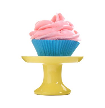 Beyaz üzerine pembe kremalı enfes kek.