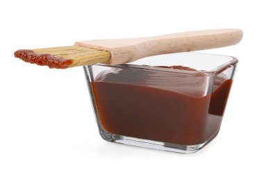 Kasede salamura ve fırça beyazda izole.