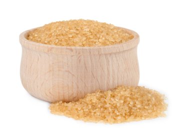 kase üzerinde beyaz izole kahverengi şeker