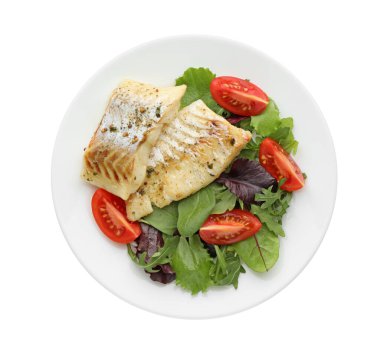 Lezzetli morina balığı, salata ile servis edilir.