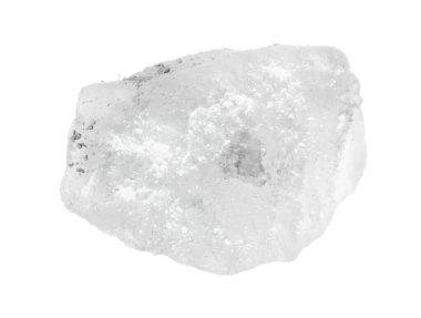 Doğal deniz tuzu kristali beyaza izole edilmiş.