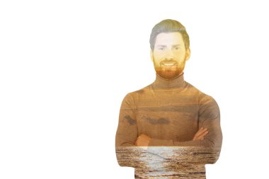 Gün batımında iki kez yakışıklı bir adam ve deniz göründü.