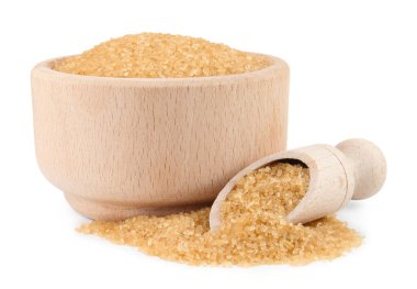 Kahverengi şeker kasede ve kepçe beyazda izole