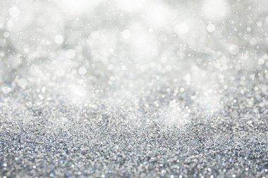 Arka plan olarak parlak gümüş parıltı. Bokeh etkisi