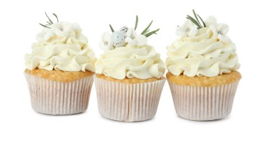 Beyaz vanilya kremalı Paskalya kekleri.