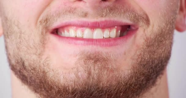 Hombres Mujeres Sonriendo Cerca Video Collage — Vídeos de Stock