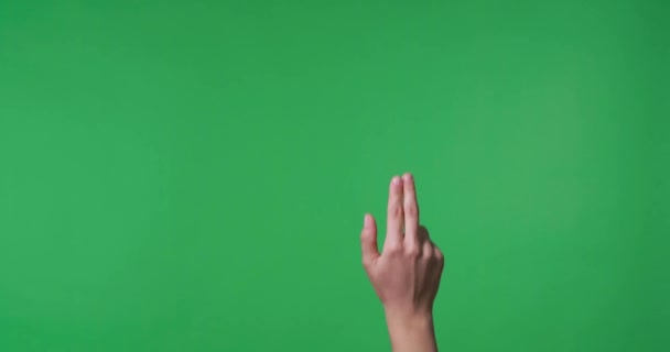 Kvinnliga Handen Sveper Till Virtuell Skärm Kroma Nyckel Bakgrund Närbild — Stockvideo