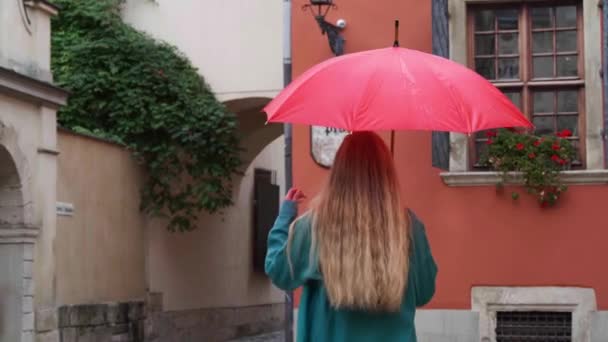 Camera Moving Woman Red Umbrella City Back View — Stock Video