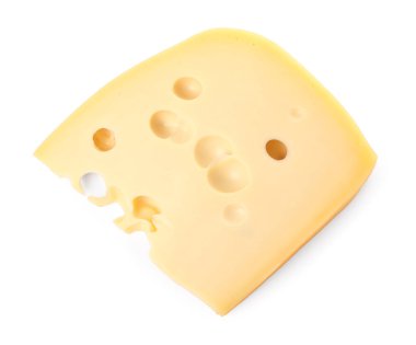 Lezzetli bir parça peynir beyaza izole edilmiş.