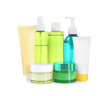 Vücut bakım kremi. Beyaza izole edilmiş kozmetik ürünler.