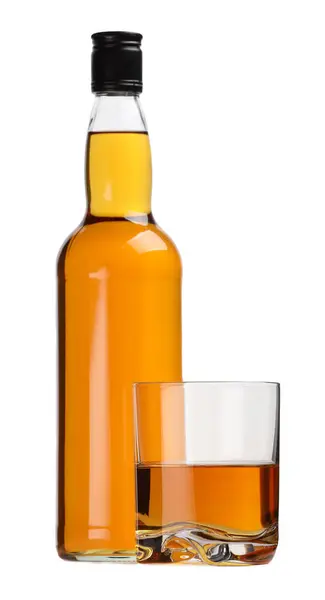 白で分離されたウイスキーのガラスとボトル — ストック写真