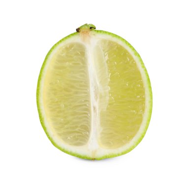 Citrus meyvesi. Taze limonun yarısı beyaza izole edilmiş.