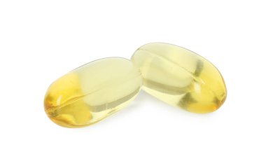 Beyaza izole edilmiş vitamin kapsülleri. Sağlık takviyesi
