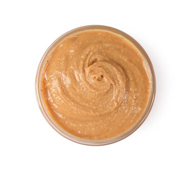 Beyaz tencereye izole edilmiş fındık ezmesi.