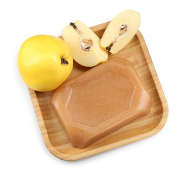 Lezzetli bıldırcın ezmesi ve taze meyveler.