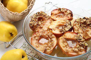 Fındıklı, fındıklı ve taze meyveli kurabiyeler, yakın plan.