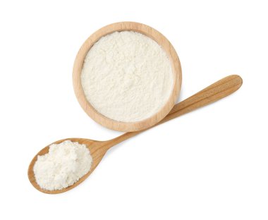 Kabın içindeki kabartma tozu ve kaşıkla beyaza izole edilmiş, üst manzara