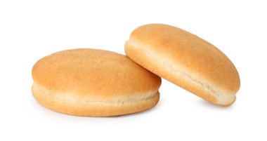 Beyaz üzerine izole edilmiş iki taze hamburger çöreği.