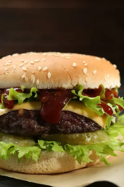 Burger Finom Patty Asztalon Közelkép — Stock Fotó