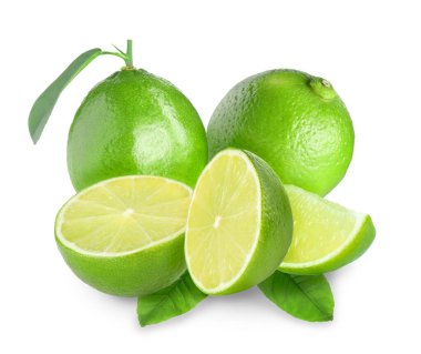 Beyaza izole edilmiş taze kireç. Citrus meyvesi.