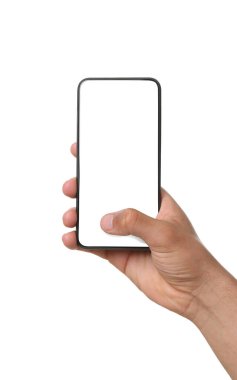 Akıllı telefon kullanan bir adam beyaz ekranda izole edilmiş, yakın plan. Tasarım için model