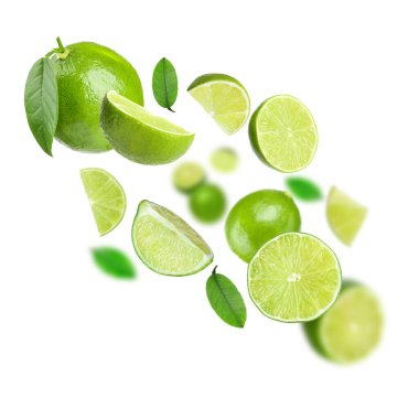 Beyaz arka planda taze taze limonlar.