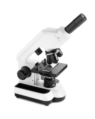 Modern mikroskop beyaza izole edilmiş. Tıbbi ekipman